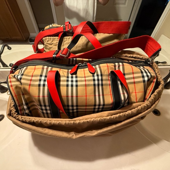 100% Authentic BURBERRY Large Vintage Check & Leather Barrel Bag - Free Shipping - Picture 1 of 16